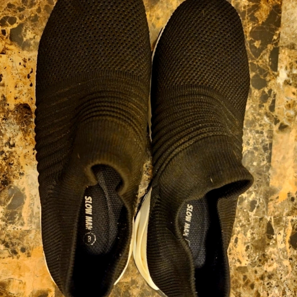 Walking shoe size 8